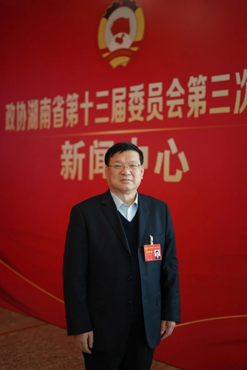 兩會(huì)供銷之聲丨周重旺：產(chǎn)業(yè)先行，以農(nóng)業(yè)經(jīng)營(yíng)主體的發(fā)展助力鄉(xiāng)村振興