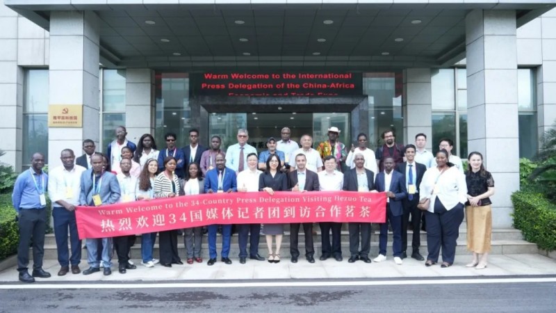 非洲34國記者訪問團(tuán)考察湖南省茶業(yè)集團(tuán)合作茗茶受到廣泛好評(píng)