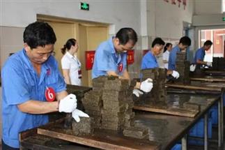 熱烈祝賀集團白沙溪茶廠總經(jīng)理劉新安、常務(wù)副總經(jīng)理肖益平、益陽茶廠質(zhì)管部經(jīng)理黃燕入選第四批省級非物質(zhì)文化遺產(chǎn)代表性傳承人